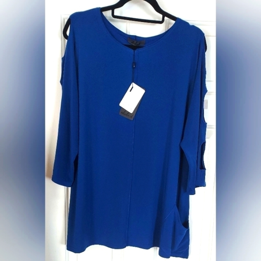 Nwt Alisha D. Women's Blue Tunic Top Blouse Size 2 - L/XL.